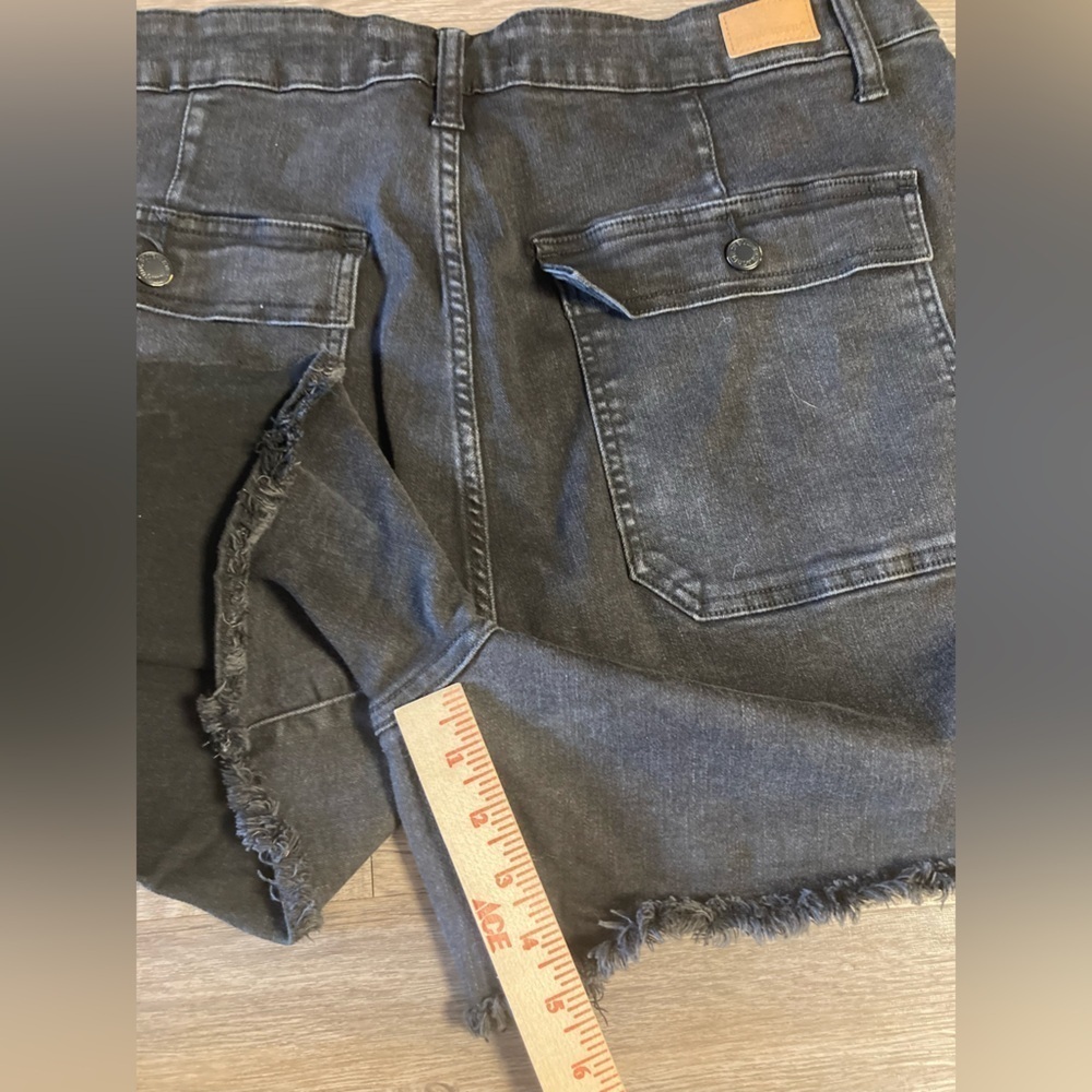 Judy Blue Shorts 3X Faded Black Fray Hem High Rise Cut-Off - Picture 6 of 12